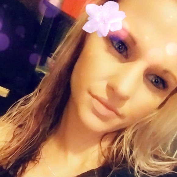 Meet your Posher, Lindsey - Picture 1 of 1